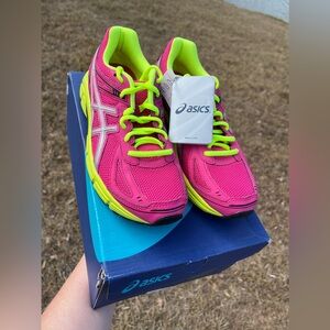 NWT ASICS Womans Patriot 7 Running Shoes Size 7 in Pink and Lime